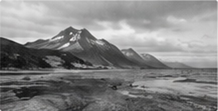Paysage de montagne sous un ciel couvert